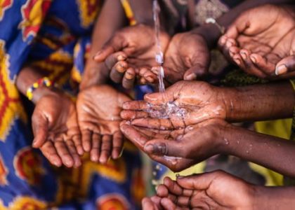 children from africa drinking water